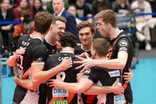 Jubel Berlin GER, Baden VOLLEYS SSC Karlsruhe vs. Berlin Recycling Volleys Volleyball, Playoff Viertelfinale, Maenner, 20.03.2024 GER, Baden VOLLEYS SSC Karlsruhe vs. Berlin Recycling Volleys Volleyball, Playoff Viertelfinale, Maenner, 20.03.2024 Karlsruhe Copyright: xEibner-Pressefoto StefanxMayerx EP_SMR