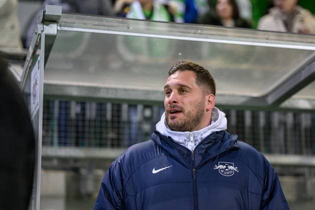 Leipzigs Cheftrainer Trainer Coach Saban Uzun. Fussball 1. Frauen Bundesliga, 15. Spieltag: VFL Wolfsburg - RB Leipzig 4:0. 11. Maerz 2024: Wolfsburg, AOK Stadion VFL Wolfsburg - RB Leipzig 4:0