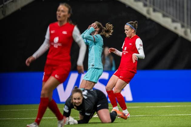 Fußball, Frauen, CL, SK Brann Bergen - FC Barcelona 240320 Caroline Graham Hansen of Barcelona reacts ft missing a chance to score during the UEFA Women s Champions League quarterfinal football match between Brann and Barcelona on March 20, 2024 in Bergen. Photo: Marius Simensen BILDBYRAN Cop 238 barcelona bbeng brann champions league dam football fotball fotboll kvartfinale quarter final tfk uefa women s champions league Copyright: MARIUSxSIMENSEN BB240320BB850
