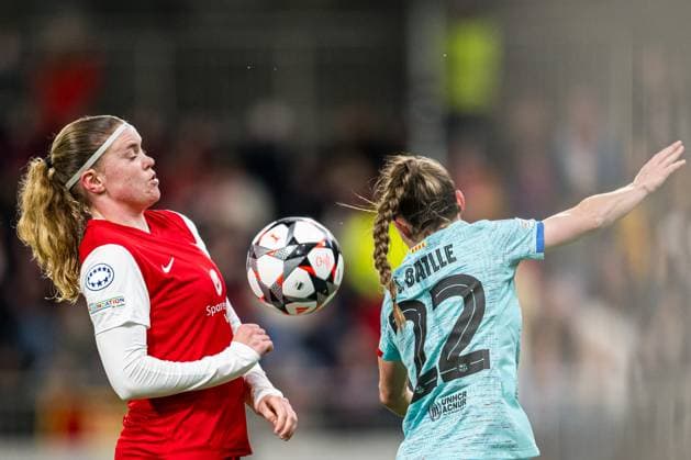 Fußball, Frauen, CL, SK Brann Bergen - FC Barcelona 240320 Signe Gaupset of Brann and Ona Batlle of Barcelona during the UEFA Women s Champions League quarterfinal football match between Brann and Barcelona on March 20, 2024 in Bergen. Photo: Marius Simensen BILDBYRAN Cop 238 barcelona bbeng brann champions league dam football fotball fotboll kvartfinale quarter final tfk uefa women s champions league Copyright: MARIUSxSIMENSEN BB240320BB867