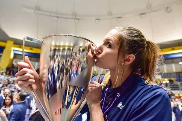 March 20, 2024, Torino, Torino, Italy: KAJA GROBELNA, of Reale Mutua Fenera Chieri 76, kisses the CEV trophy after a victory of CEV Cup Women Volley 2024 with her team during the match between Reale Mutua Fenera Chieri 76 v Viteos Neuchatel UC - Final CEV Cup Women Volley. Torino Italy - ZUMAm214 20240320_zip_m214_004 Copyright: xMatteoxSeccix