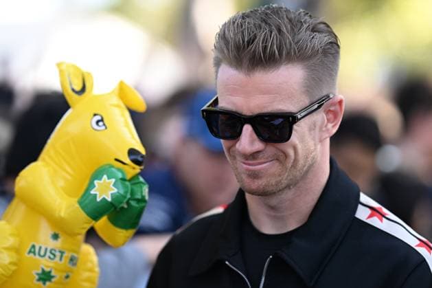 AUSTRALIAN F1 GRAND PRIX, Nico Hulkenberg of Haas F1 Team greets fans on arrival at the Albert Park Grand Prix Circuit in Melbourne, Thursday, March 21, 2024. ( NO ARCHIVING, EDITORIAL USE ONLY, NO USE IN BOOKS WITHOUT CONSENT MELBOURNE VICTORIA AUSTRALIA  Copyright: xJOELxCARRETTx 20240321001920476662