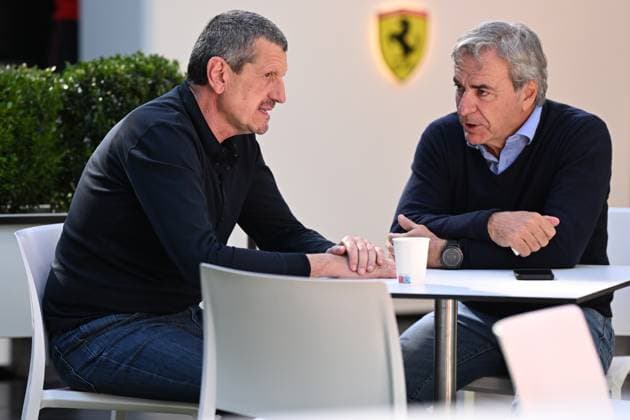 AUSTRALIAN F1 GRAND PRIX, Guenther Steiner (left) speaking with Carlos Sainz Sr in the drivers paddock at the Albert Park Grand Prix Circuit in Melbourne, Thursday, March 21, 2024. ( NO ARCHIVING, EDITORIAL USE ONLY, NO USE IN BOOKS WITHOUT CONSENT MELBOURNE VICTORIA AUSTRALIA  Copyright: xJOELxCARRETTx 20240321001920532853