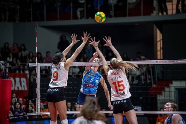 776121898 Robin De Kruijf of Imoco Volley in action during the match. Eczacibasi Dynavit and Imoco Volley Conegiano faced each other in the CEV Women™s Champions League Volley Semifinal game 2, the match took place at Istanbul Burhan Felek Vestel Volleyball Hall on March 20, 2024 Istanbul Istanbul Turkey Copyright: xYagizxGurtugx
