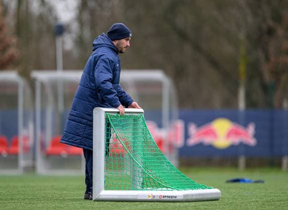 Leipzigs Cheftrainer Trainer Coach Saban Uzun. Training RB Leipzig Frauen am 14. Maerz 2024. Red Bull Akademie, Leipzig. Training RB Leipzig Frauen