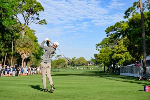 PALM HARBOR, FL - MARCH 21: Justin Thomas (USA) watches his tee shot on 14 during Rd1 of the Valspar Championship at Innisbrook Resort - Copperhead, on March 21, 2024, in Palm Harbor, Florida. (Photo by Ken Murray Icon Sportswire) GOLF: MAR 21 PGA, Golf Herren Valspar Championship EDITORIAL USE ONLY Icon2403210201