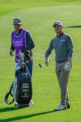 PALM HARBOR, FL - MARCH 21: Justin Thomas (USA) checks the winds before hitting his approach shot on 14 during Rd1 of the Valspar Championship at Innisbrook Resort - Copperhead, on March 21, 2024, in Palm Harbor, Florida. (Photo by Ken Murray Icon Sportswire) GOLF: MAR 21 PGA, Golf Herren Valspar Championship EDITORIAL USE ONLY Icon2403210261