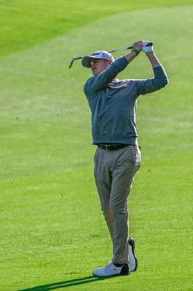PALM HARBOR, FL - MARCH 21: Justin Thomas (USA) watches his approach shot on 14 during Rd1 of the Valspar Championship at Innisbrook Resort - Copperhead, on March 21, 2024, in Palm Harbor, Florida. (Photo by Ken Murray Icon Sportswire) GOLF: MAR 21 PGA, Golf Herren Valspar Championship EDITORIAL USE ONLY Icon2403210271