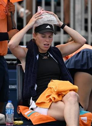 MIAMI GARDENS FL - MARCH 21: Caroline Wozniacki Vs Clara Burel during The Miami Open at Hard Rock Stadium on March 21, 2024 in Miami Gardens, Florida. Copyright: xmpi04x