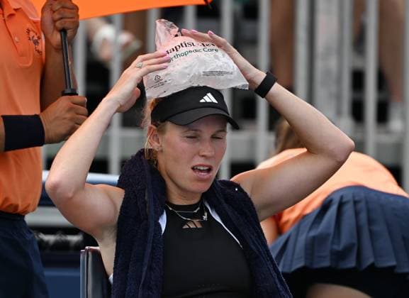 MIAMI GARDENS FL - MARCH 21: Caroline Wozniacki Vs Clara Burel during The Miami Open at Hard Rock Stadium on March 21, 2024 in Miami Gardens, Florida. Copyright: xmpi04x