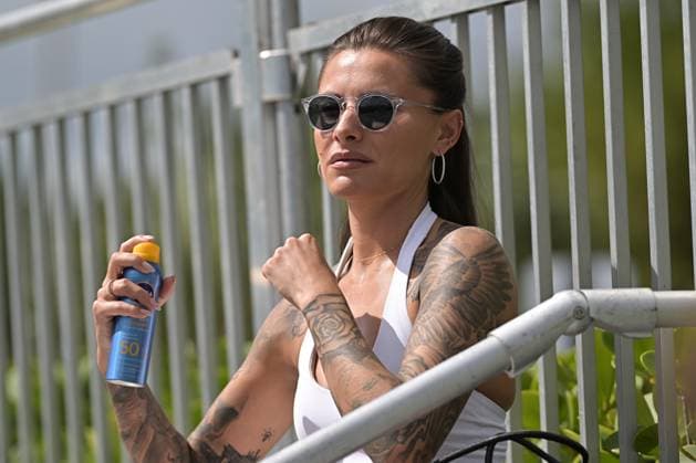 MIAMI GARDENS, FL - MARCH 21: Sophia Thomalla is seen watching her boyfriend Alexander Zverev (Germany) practice tennis during the Miami Open on March 21, 2024, at Hard Rock Stadium in Miami Gardens, FL. (Photo by Michele Eve Sandberg Icon Sportswire) TENNIS: MAR 21 Miami Open EDITORIAL USE ONLY Icon240321020