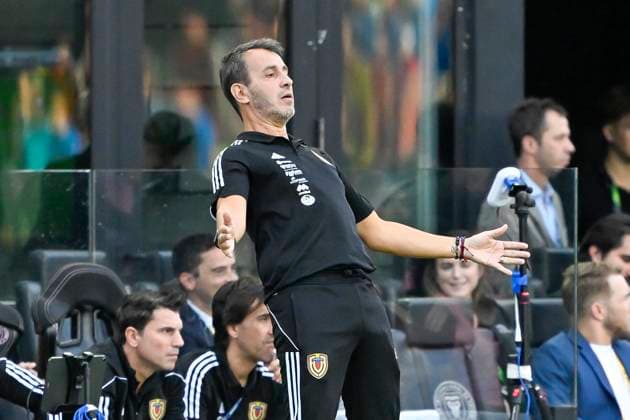 FT. LAUDERDALE, FL - MARCH 21: Venezuela manager Fernando Batista reacts during the Italy vs. Venezuela International Friendly, Länderspiel, Nationalmannschaft match on March 21, 2024, at Chase Stadium in Fort Lauderdale, Fla. (Photo by Doug Murray Icon Sportswire) SOCCER: MAR 21 Italy vs Venezuela EDITORIAL USE ONLY Icon79620240321022