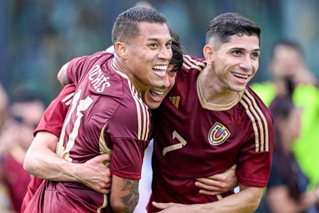 FT. LAUDERDALE, FL - MARCH 21: Venezuela’s Darwin Machins (11) celebrates scoring a goal with Jon Aramburu (16) and Jefferson Savarino (7) during the Italy vs. Venezuela International Friendly, Länderspiel, Nationalmannschaft match on March 21, 2024, at Chase Stadium in Fort Lauderdale, Fla. (Photo by Doug Murray Icon Sportswire) SOCCER: MAR 21 Italy vs Venezuela EDITORIAL USE ONLY Icon79620240321001