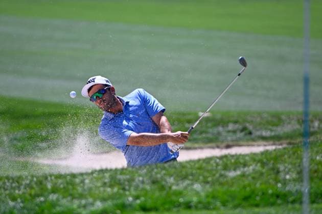 PALM HARBOR, FL - MARCH 21: Ryan McCormick (USA) hits from the trap on 1 during Rd1 of the Valspar Championship at Innisbrook Resort - Copperhead, on March 21, 2024, in Palm Harbor, Florida. (Photo by Ken Murray Icon Sportswire) GOLF: MAR 21 PGA, Golf Herren Valspar Championship EDITORIAL USE ONLY Icon2403210551