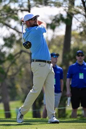 PALM HARBOR, FL - MARCH 21: Erik Barnes (USA) watches his tee shot on 6 during Rd1 of the Valspar Championship at Innisbrook Resort - Copperhead, on March 21, 2024, in Palm Harbor, Florida. (Photo by Ken Murray Icon Sportswire) GOLF: MAR 21 PGA, Golf Herren Valspar Championship EDITORIAL USE ONLY Icon2403210691