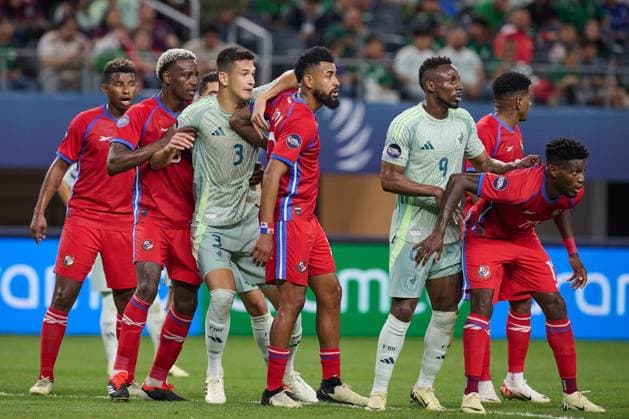 RECORD DATE NOT STATED CONCACAF NATIONS LEAGUE 2023-2024 Panama vs Mexico SF Jose Cordoba of Panama, Cesar Montes of Mexico, Anibal Godoy of Panama,Julian Quinones of Mexico during the Semifinals match between Panama and Mexico (Mexican national team, Nationalteam as part of the 2024 Concacaf Nations League, at AT-T Stadium, Arlington, Texas, on March 21, 2024. ARLINGTON TEXAS UNITED STATES  Copyright: xDavidxLeahx 20240321205202_CNL_24_SF_PAN_MEX_QUINONES159