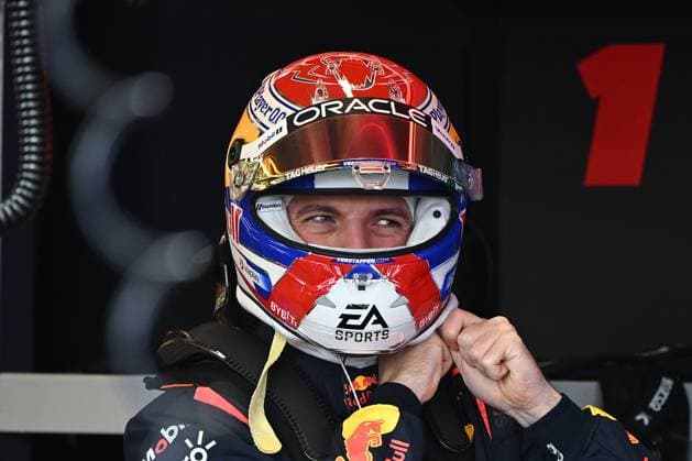 AUSTRALIAN F1 GRAND PRIX, Max Verstappen of Red Bull Racing in the pits during Free Practice Two at the Albert Park Grand Prix Circuit in Melbourne, Friday, March 22, 2024. ( NO ARCHIVING, EDITORIAL USE ONLY, NO USE IN BOOKS WITHOUT CONSENT MELBOURNE VICTORIA AUSTRALIA  Copyright: xJOELxCARRETTx 20240322001920983074