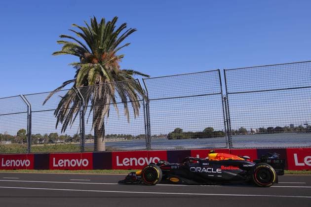 11 PEREZ Sergio (mex), Red Bull Racing RB20, action during the Formula 1 Rolex Australian Grand Prix 2024, 3rd round of the 2024 Formula One World Championship, WM, Weltmeisterschaft from March 22 to 24, 2024 on the Albert Park Circuit, in Melbourne, Australia - F1 - AUSTRALIAN GRAND PRIX 2024 DPPI Panoramic  240322_R03_AUSTRALIA_EA023281