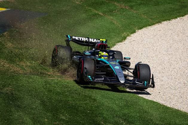 44 HAMILTON Lewis (gbr), Mercedes AMG F1 Team W15, action during the Formula 1 Rolex Australian Grand Prix 2024, 3rd round of the 2024 Formula One World Championship, WM, Weltmeisterschaft from March 22 to 24, 2024 on the Albert Park Circuit, in Melbourne, Australia - F1 - AUSTRALIAN GRAND PRIX 2024 DPPI Panoramic  240322_R03_AUSTRALIA_FG_20184
