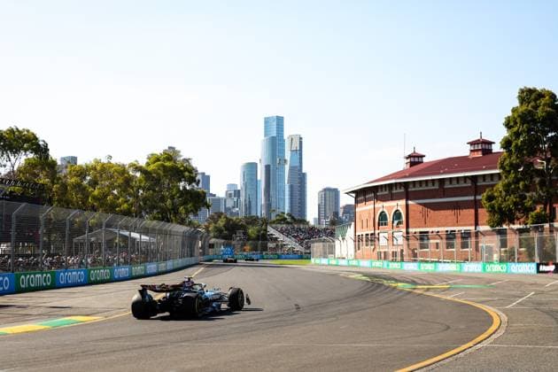 Sport Bilder des Tages 44 HAMILTON Lewis (gbr), Mercedes AMG F1 Team W15, action during the Formula 1 Rolex Australian Grand Prix 2024, 3rd round of the 2024 Formula One World Championship, WM, Weltmeisterschaft from March 22 to 24, 2024 on the Albert Park Circuit, in Melbourne, Australia - F1 - AUSTRALIAN GRAND PRIX 2024 DPPI Panoramic  240322_R03_AUSTRALIA_FG_18507