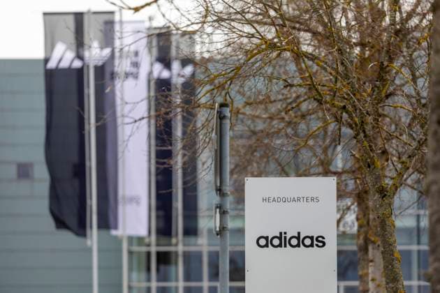22.03.2024 Nach der DFB-Entscheidung auf dem adidas Campus World Of Sports in Herzogenaurach Der offizielle Eingangsbereich von adidas mit Teilen der alten Gebäude Herzogenaurach Bayern Deutschland
