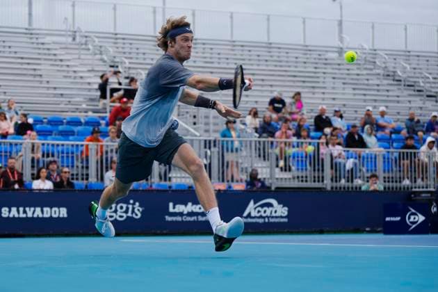 March 22, 2024, Miami, Florida, USA: Andrey Rublev hits a forehand against Tomas Machac during the second round of menÃ¢â‚¬â ¢s singles at the Miami Open tennis tournament. Machac won the match 6-4, 6-4. Miami USA - ZUMAd212 20240322_zsp_d212_007 Copyright: xRichardxDolex