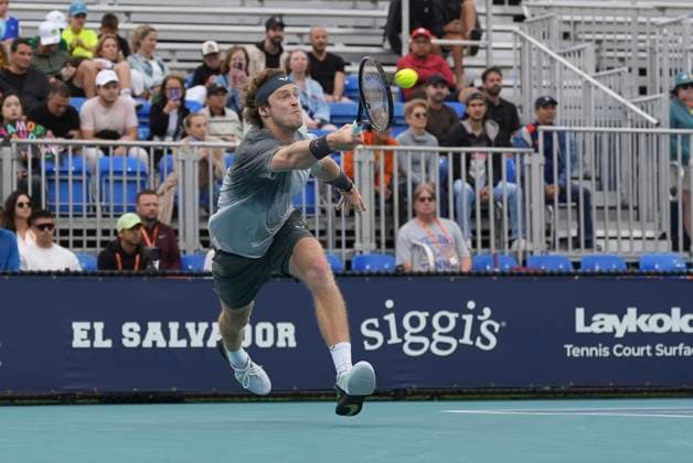 March 22, 2024, Miami, Florida, USA: Andrey Rublev hits a forehand against Tomas Machac during the second round of menÃ¢â‚¬â ¢s singles at the Miami Open tennis tournament. Machac won the match 6-4, 6-4. Miami USA - ZUMAd212 20240322_zsp_d212_036 Copyright: xRichardxDolex