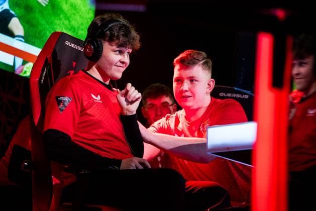Virtual Bundesliga Club Championship by WOW: Playoffs; 22.03.2024 SEAN_LDW07 Sean Landwehr (Bayer 04 Leverkusen) lächelt, jubel Virtual Bundesliga Club Championship by WOW: Playoffs, Köln, Strassenkickerbase am 22.03.2024