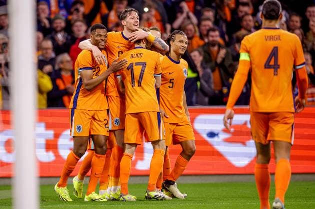 2024-03-22 Netherlands v Scotland - International Friendly, Länderspiel, Nationalmannschaft AMSTERDAM, NETHERLANDS - MARCH 22: Wout Weghorst of Netherlands celebrates after scoring his teams third goal, Denzel Dumfries of Netherlands, Nathan Ake of Netherlands, Teun Koopmeiners of Netherlands, Daley Blind of Netherlands during the International Friendly match between Netherlands and Scotland at Johan Cruijff ArenA on March 22, 2024 in Amsterdam, Netherlands. (Photo by Broer van den Boom BSR Agency) Amsterdam Netherlands Content not available for redistribution in The Netherlands directly or indirectly through any third parties. Copyright: xBSRxAgencyx