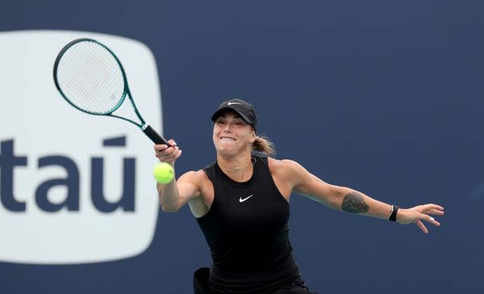 Sport Bilder des Tages March 22, 2024, Miami Gardens, Florida, United States Of America: MIAMI GARDENS, FLORIDA - MARCH 22: Aryna Sabalenka of Belarus defeats Paula Badosa of Spain in the second round on Day 7 of the Miami Open Presented by Itau at Hard Rock Stadium on March 22, 2024 in Miami Gardens, Florida ...People: Aryna Sabalenka Miami Open Presented by Itau 2024 - Day 7  - ZUMAs214 20240322_ada_s214_012 Copyright: xSMGx
