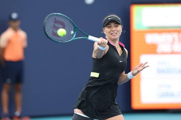 March 22, 2024, Miami Gardens, Florida, United States Of America: MIAMI GARDENS, FLORIDA - MARCH 22: Aryna Sabalenka of Belarus defeats Paula Badosa of Spain in the second round on Day 7 of the Miami Open Presented by Itau at Hard Rock Stadium on March 22, 2024 in Miami Gardens, Florida ...People: Paula Badosa Miami Gardens United States Of America - ZUMAs214 20240322_ada_s214_005 Copyright: xSMGx