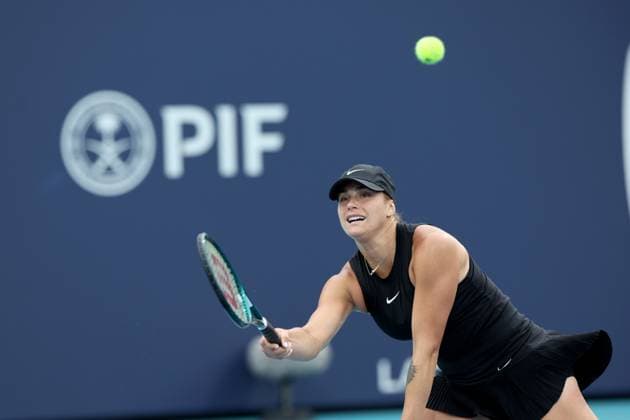 March 22, 2024, Miami Gardens, Florida, United States Of America: MIAMI GARDENS, FLORIDA - MARCH 22: Aryna Sabalenka of Belarus defeats Paula Badosa of Spain in the second round on Day 7 of the Miami Open Presented by Itau at Hard Rock Stadium on March 22, 2024 in Miami Gardens, Florida ...People: Aryna Sabalenka Miami Gardens United States Of America - ZUMAs214 20240322_ada_s214_064 Copyright: xSMGx