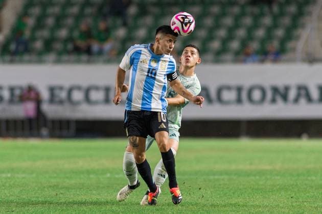 RECORD DATE NOT STATED Seleccion Mexicana Sub-23 2024 Mexico vs Argentina Thiago Almada (L) of Argentina fights for the ball with Sebastian Fierro (R) of Mexico during the friendly match between Mexico U-23 (Mexican national team, Nationalteam and Argentina U-23, at El Encanto Stadium, Mazatlan, Sinaloa, on March 22, 2024. MAZATLAN SINALOA MEXICO  Copyright: xRobertoxEcheagarayx 20240322202207_SMN_U23_MEX_ARG_ALMADA52