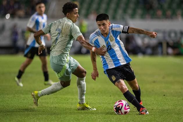RECORD DATE NOT STATED Seleccion Mexicana Sub-23 2024 Mexico 2-4 Argentina Jonathan Herrera (L) of Mexico fights for the ball with Thiago Almada (R) of Argentina during the friendly match between Mexico U-23 (Mexican national team, Nationalteam and Argentina U-23, at El Encanto Stadium, Mazatlan, Sinaloa, on March 22, 2024. MAZATLAN SINALOA MEXICO  Copyright: xRobertoxEcheagarayx 20240322210328_SMN_U23_MEX_ARG_ALMADA112