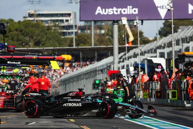 63 RUSSELL George (gbr), Mercedes AMG F1 Team W15, action during the Formula 1 Rolex Australian Grand Prix 2024, 3rd round of the 2024 Formula One World Championship, WM, Weltmeisterschaft from March 22 to 24, 2024 on the Albert Park Circuit, in Melbourne, Australia - F1 - AUSTRALIAN GRAND PRIX 2024 DPPI Panoramic  240323_R03_AUSTRALIA_FG_20026
