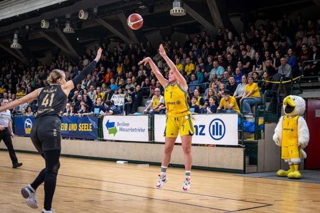 Basketball Berlin 22.03.2024 Saison 2023 2024 1. Bundesliga DBBL Alba Berlin - Saarlouis Royals Leoni Kreyenfeld (Alba, No.07) Milena Marjanovic (Saarlouis, No.41)