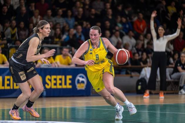 Basketball Berlin 22.03.2024 Saison 2023 2024 1. Bundesliga DBBL Alba Berlin - Saarlouis Royals Laina Snyder (Alba, No.09) Isabelle Spingola (Saarlouis, No.30)