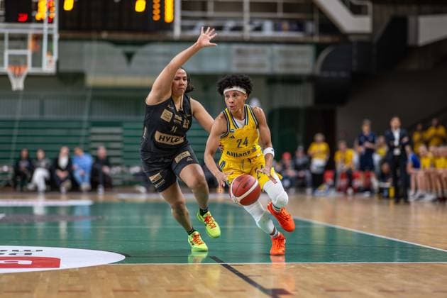 Basketball Berlin 22.03.2024 Saison 2023 2024 1. Bundesliga DBBL Alba Berlin - Saarlouis Royals Deeshyra Thomas (Alba, No.24) Destiny Lynn Littleton (Saarlouis, No.11)