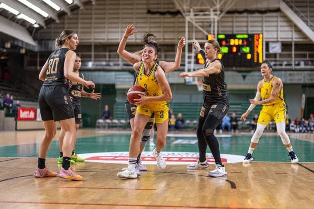 Basketball Berlin 22.03.2024 Saison 2023 2024 1. Bundesliga DBBL Alba Berlin - Saarlouis Royals Theresa Simon (Alba, No.03)