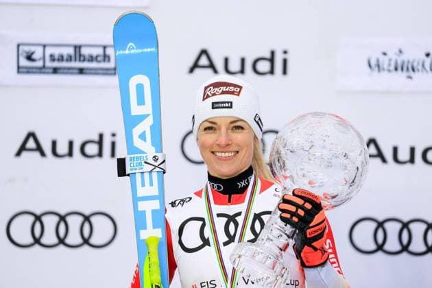 Bilder des Jahres 2024, Sport 03 März Sport Themen der Woche KW12 Sport Bilder des Tages ALPINE SKIING - FIS WC Final Saalbach SAALBACH,AUSTRIA,23.MAR.24 - ALPINE SKIING - FIS World Cup Final, award ceremony for the Overall Cup Ladies. Image shows Lara Gut-Behrami (SUI). Keywords: crystal globe.  GEPAxpictures xMarioxBuehner-Wei