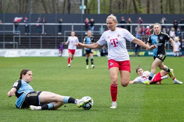 GOOGLE PIXEL Frauen-Bundesliga: 1. FC Köln - 1. FC Nürnberg, 23.03.2024 Lara Schmidt (1. FC Nürnberg, 27) im Zweikampf mit Marleen Schimmer (1. FC Köln, 23). GOOGLE PIXEL Frauen-Bundesliga, 1. FC Köln - 1. FC Nürnberg, 17. Spieltag, am 23.03.2024, Franz-Kremer-Stadion, Köln DFL regulations prohibit any use of photographs as image sequences and or quasi-video Copyright: xBEAUTIFULxSPORTS Meuselx