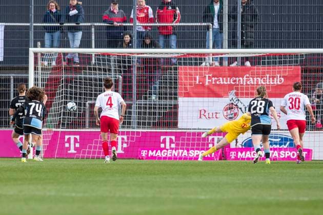 GOOGLE PIXEL Frauen-Bundesliga: 1. FC Köln - 1. FC Nürnberg, 23.03.2024 Lara Schmidt (1. FC Nürnberg, 27) erzielt das Tor zum 0:1 per Elfmeter. GOOGLE PIXEL Frauen-Bundesliga, 1. FC Köln - 1. FC Nürnberg, 17. Spieltag, am 23.03.2024, Franz-Kremer-Stadion, Köln DFL regulations prohibit any use of photographs as image sequences and or quasi-video Copyright: xBEAUTIFULxSPORTS Meuselx