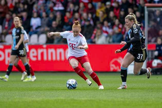 Zweikampf zwischen Laura Vogt (1. FC Köln, 08) und Selma Magnusdottir (1. FC Nuernberg, 37), rechts. Fussball: Google Pixel Frauen-Bundesliga, Saison 2023 2024, 16. Spieltag, 1. FC Koeln - 1. FC Nuernberg am 23.03.2024 im Franz-Kremer-Stadion in Koeln. Wichtiger Hinweis: Gemaess den Vorgaben der DFL Deutsche Fussball Liga bzw. des DFB Deutscher Fussball-Bund ist es untersagt, in dem Stadion und oder vom Spiel angefertigte Fotoaufnahmen in Form von Sequenzbildern und oder videoaehnlichen Fotostrecken zu verwerten bzw. verwerten zu lassen. Foto: Kirchner-Media TH Copyright: xKirchner-Media THx