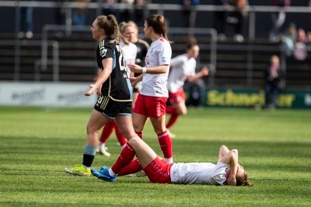 GOOGLE PIXEL Frauen-Bundesliga: 1. FC Köln - 1. FC Nürnberg, 23.03.2024 Dora Zeller (1. FC Köln, 19) mit Schmerzen am Boden. GOOGLE PIXEL Frauen-Bundesliga, 1. FC Köln - 1. FC Nürnberg, 17. Spieltag, am 23.03.2024, Franz-Kremer-Stadion, Köln DFL regulations prohibit any use of photographs as image sequences and or quasi-video Copyright: xBEAUTIFULxSPORTS Meuselx