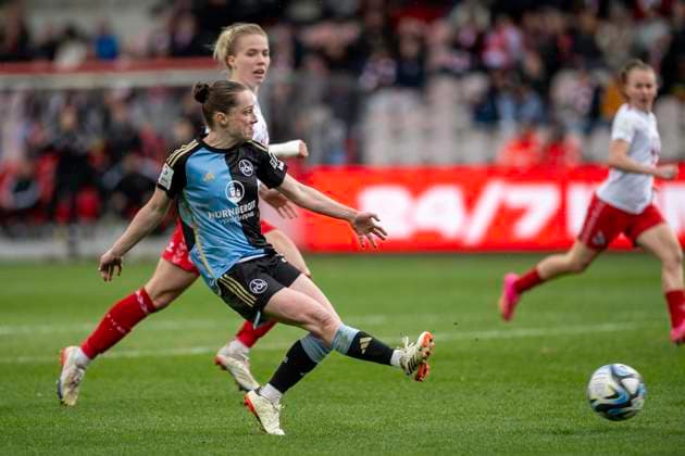 Vanessa Haim (1. FC Nuernberg, 19) erzielt das Tor zum 2:0. Celina Degen (1. FC Koeln, 05) kann nicht eingreifen. Fussball: Google Pixel Frauen-Bundesliga, Saison 2023 2024, 16. Spieltag, 1. FC Koeln - 1. FC Nuernberg am 23.03.2024 im Franz-Kremer-Stadion in Koeln. Wichtiger Hinweis: Gemaess den Vorgaben der DFL Deutsche Fussball Liga bzw. des DFB Deutscher Fussball-Bund ist es untersagt, in dem Stadion und oder vom Spiel angefertigte Fotoaufnahmen in Form von Sequenzbildern und oder videoaehnlichen Fotostrecken zu verwerten bzw. verwerten zu lassen. Foto: Kirchner-Media TH Copyright: xKirchner-Media THx
