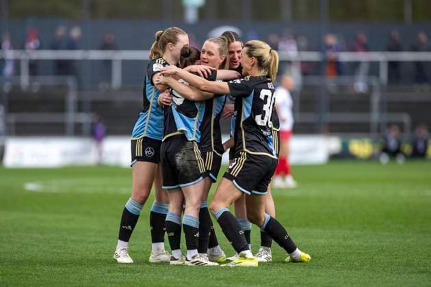 Die Nuernberger Spielerinnen bejubeln das Tor zum 2:0. Fussball: Google Pixel Frauen-Bundesliga, Saison 2023 2024, 16. Spieltag, 1. FC Koeln - 1. FC Nuernberg am 23.03.2024 im Franz-Kremer-Stadion in Koeln. Wichtiger Hinweis: Gemaess den Vorgaben der DFL Deutsche Fussball Liga bzw. des DFB Deutscher Fussball-Bund ist es untersagt, in dem Stadion und oder vom Spiel angefertigte Fotoaufnahmen in Form von Sequenzbildern und oder videoaehnlichen Fotostrecken zu verwerten bzw. verwerten zu lassen. Foto: Kirchner-Media TH Copyright: xKirchner-Media THx