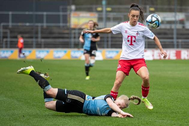 GOOGLE PIXEL Frauen-Bundesliga: 1. FC Köln - 1. FC Nürnberg, 23.03.2024 Franziska Mai (1. FC Nürnberg, 18) im Zweikampf mit Natalia Padilla-Bidas (1. FC Köln, 22). GOOGLE PIXEL Frauen-Bundesliga, 1. FC Köln - 1. FC Nürnberg, 17. Spieltag, am 23.03.2024, Franz-Kremer-Stadion, Köln DFL regulations prohibit any use of photographs as image sequences and or quasi-video Copyright: xBEAUTIFULxSPORTS Meuselx