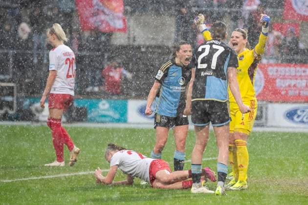 GOOGLE PIXEL Frauen-Bundesliga: 1. FC Köln - 1. FC Nürnberg, 23.03.2024 Jubel bei Lara Schmidt (1. FC Nürnberg, 27) und Lea Paulick (1. FC Nürnberg, 1) nach dem Schlusspfiff. GOOGLE PIXEL Frauen-Bundesliga, 1. FC Köln - 1. FC Nürnberg, 17. Spieltag, am 23.03.2024, Franz-Kremer-Stadion, Köln DFL regulations prohibit any use of photographs as image sequences and or quasi-video Copyright: xBEAUTIFULxSPORTS Meuselx