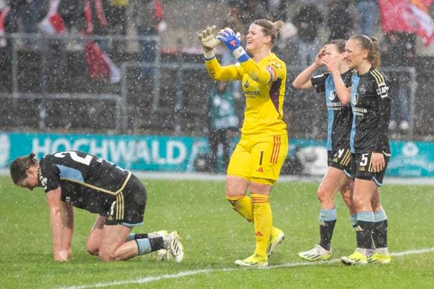 GOOGLE PIXEL Frauen-Bundesliga: 1. FC Köln - 1. FC Nürnberg, 23.03.2024 Lea Paulick (1. FC Nürnberg, 1) bejubelt den Sieg. GOOGLE PIXEL Frauen-Bundesliga, 1. FC Köln - 1. FC Nürnberg, 17. Spieltag, am 23.03.2024, Franz-Kremer-Stadion, Köln DFL regulations prohibit any use of photographs as image sequences and or quasi-video Copyright: xBEAUTIFULxSPORTS Meuselx