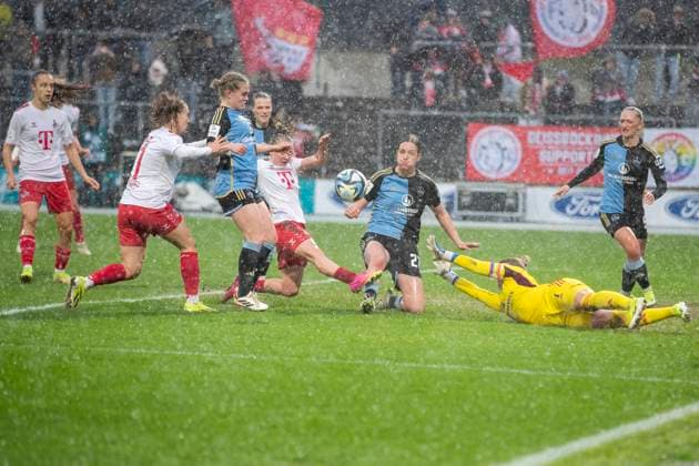 GOOGLE PIXEL Frauen-Bundesliga: 1. FC Köln - 1. FC Nürnberg, 23.03.2024 Kurz vor Ende der Partie eine Großchance für Köln, die Lara Schmidt (1. FC Nürnberg, 27) entschärft. GOOGLE PIXEL Frauen-Bundesliga, 1. FC Köln - 1. FC Nürnberg, 17. Spieltag, am 23.03.2024, Franz-Kremer-Stadion, Köln DFL regulations prohibit any use of photographs as image sequences and or quasi-video Copyright: xBEAUTIFULxSPORTS Meuselx
